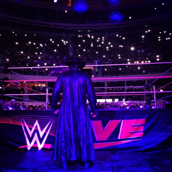 Undertaker returns at WWE Mexico Live Event