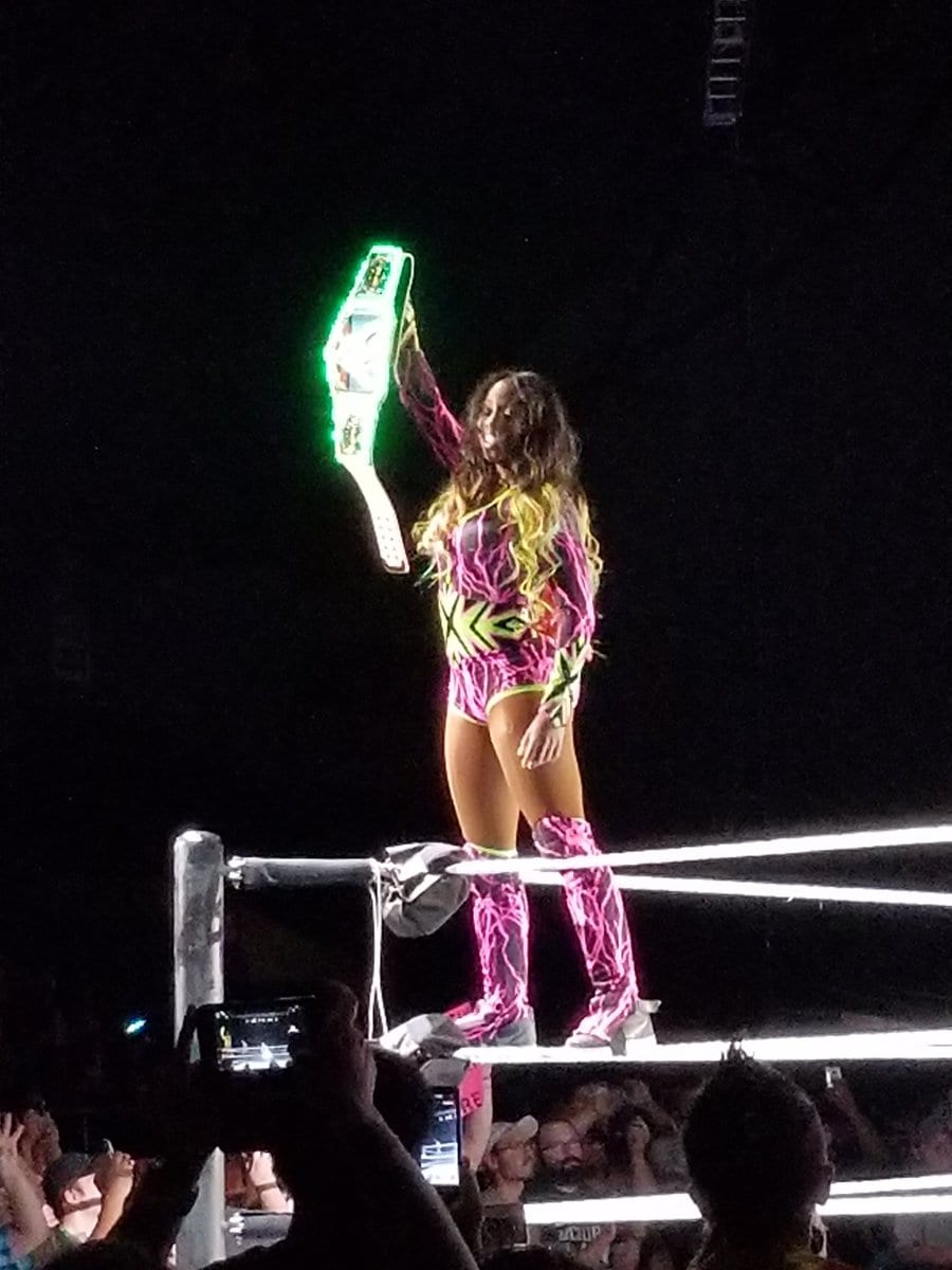 Naomi puts LED lights on the SmackDown Women's Championship - 1