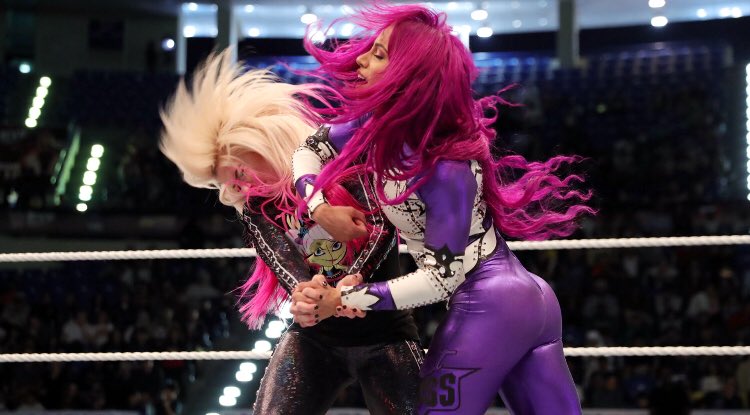 Alexa Bliss & Sasha Banks cover up their bodies due to Islamic Law at WWE Live Event in Abu Dhabi