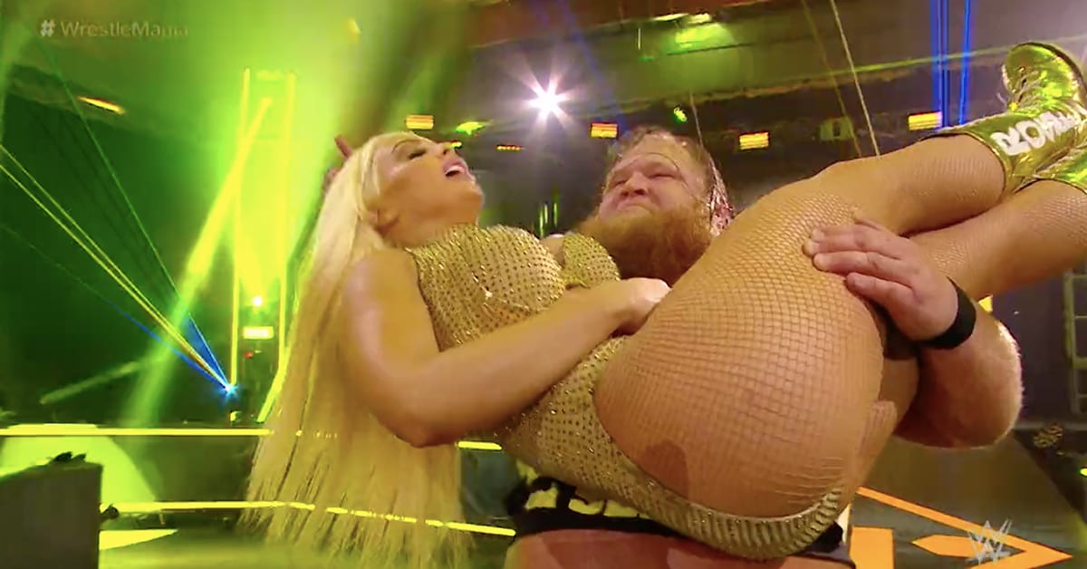 Otis Lifts Mandy Rose At WrestleMania 36