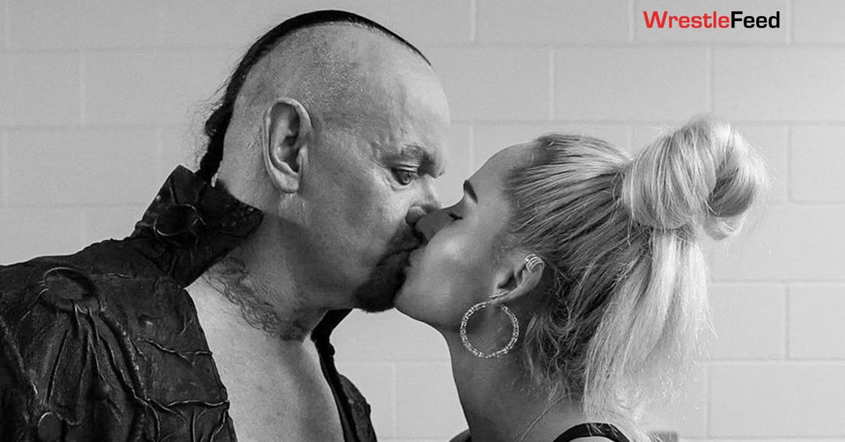 john cena and michelle mccool kissing