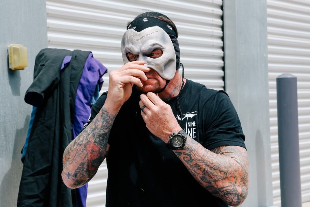 The Undertaker Puts On His 90s Mask Again