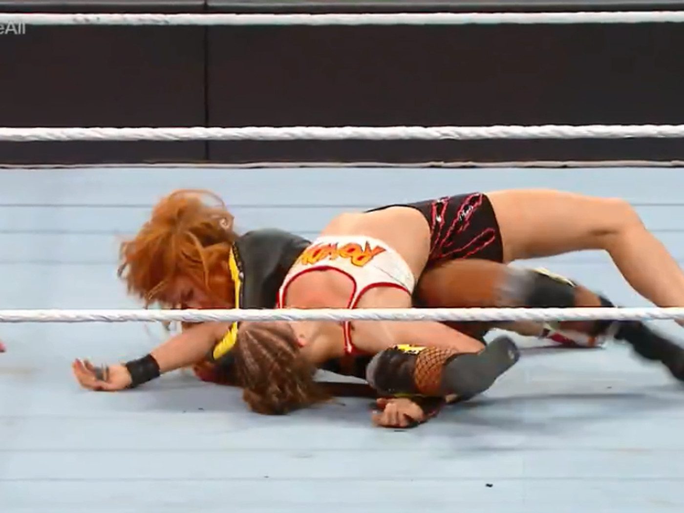 Becky Lynch Ronda Rousey Botched Pinfall Pin Fall Finish WrestleMania 35 Main Event WWE 2019