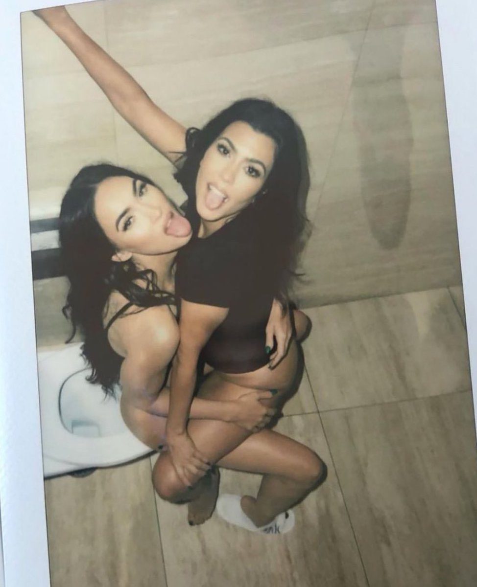 Kendall & Kylie Jenner Toilet Bathroom 2019